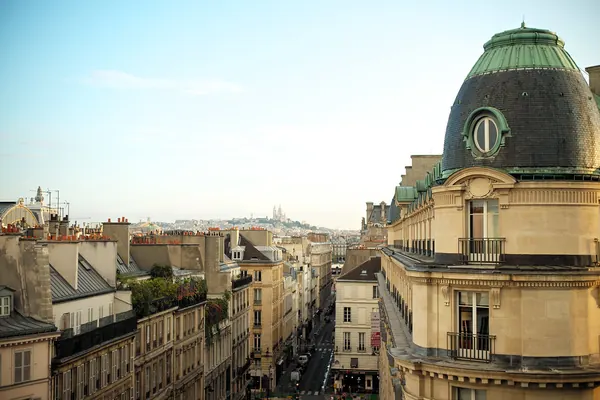 Toits de Paris au petit matin
